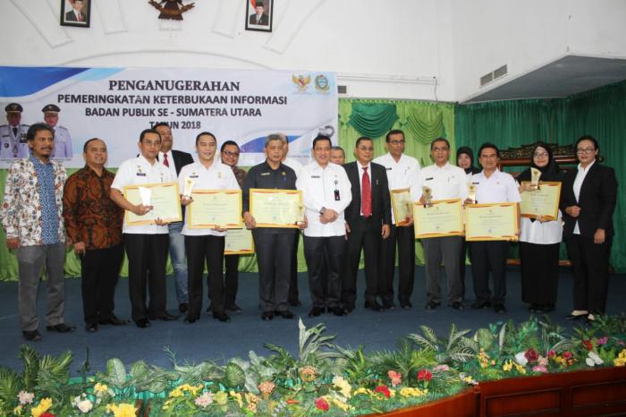 Wali Kota Medan Terima Anugerah Keterbukaan Infomasi