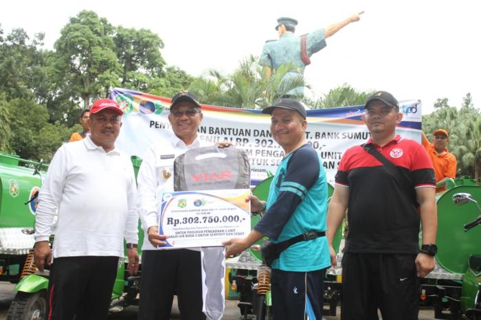 Pemko Medan Terima Bantuan CSR 5 Unit Becak Tangki Bermotor dari PT Bank Sumut