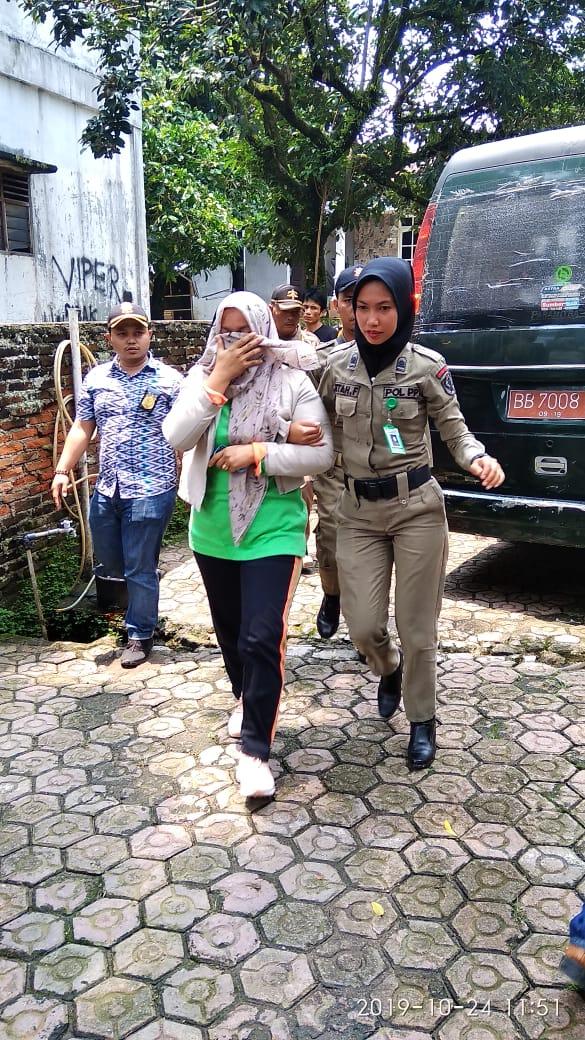 Viral Kasus Bidan Keciduk Ngamar Dengan PIL, Bupati Tapsel : Akan Ditindak Tegas