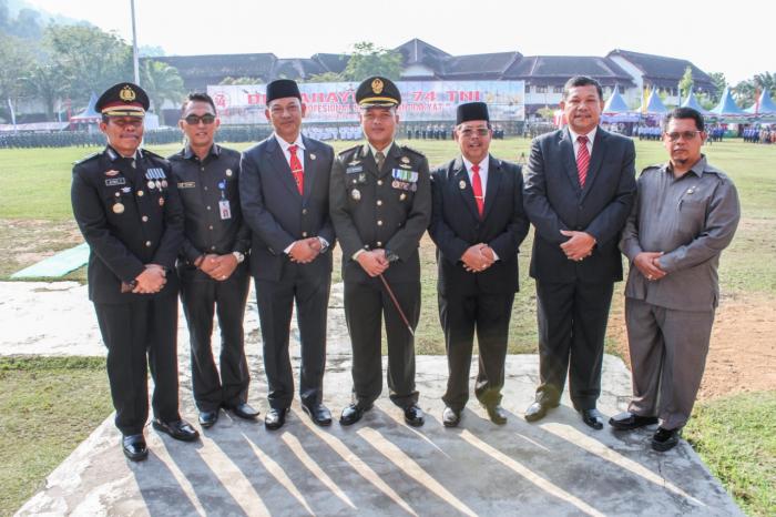 Danrem 023/Kawal Samudera Pimpin HUT TNI Ke 74