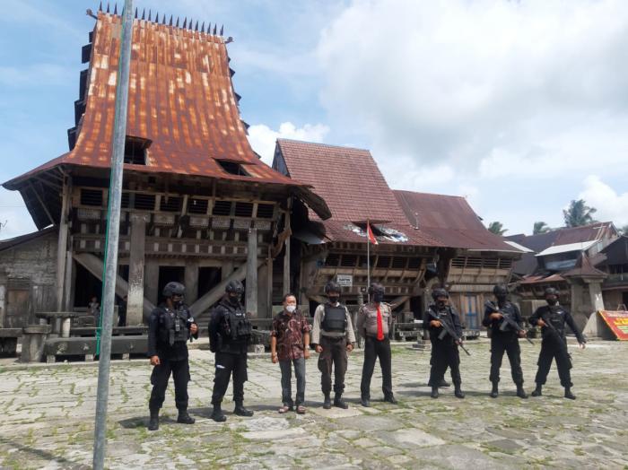 Ciptakan Sitkamtibmas Nisel yang Kondusif, Brimob Batalyon C Sumut Laksanakan Patroli Dialogis