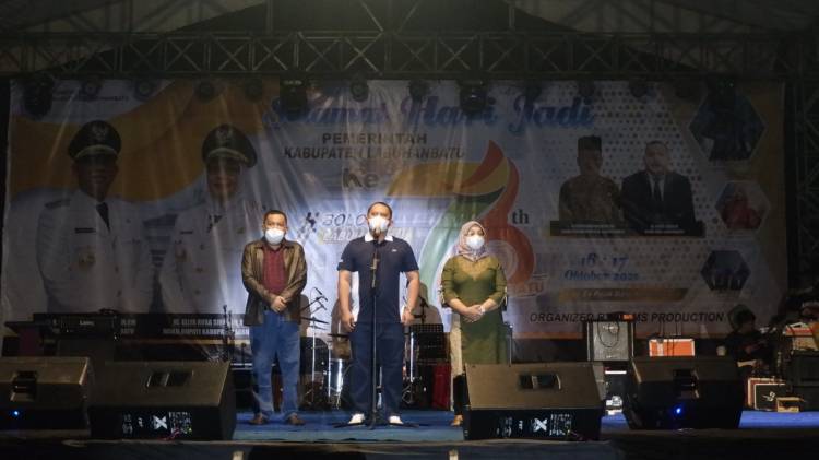 Rayakan HUT Pemkab, Bupati dan Wakil Bupati Labuhanbatu Nikmati Hiburan Rakyat