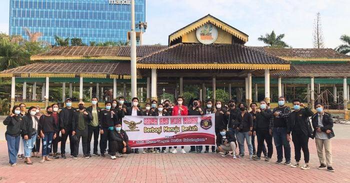 Program &ldquo;Berbagi Menuju Berkah&rdquo;, SAPMA AMS XII Kota Medan Berbagi Nasi Kotak dan Masker