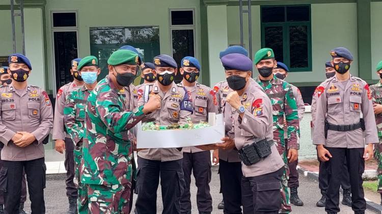 Beri Kejutan Ulang Tahun, Brimob Polda Sumut Datangi Markas TNI