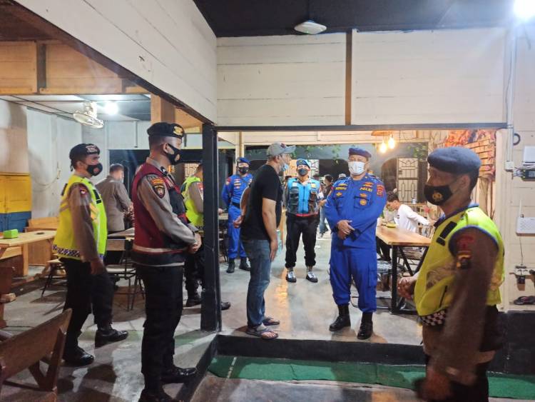 Tekan Penyebaran Covid-19, Brimob Polda Sumut Gencarkan Yustisi di Malam Hari