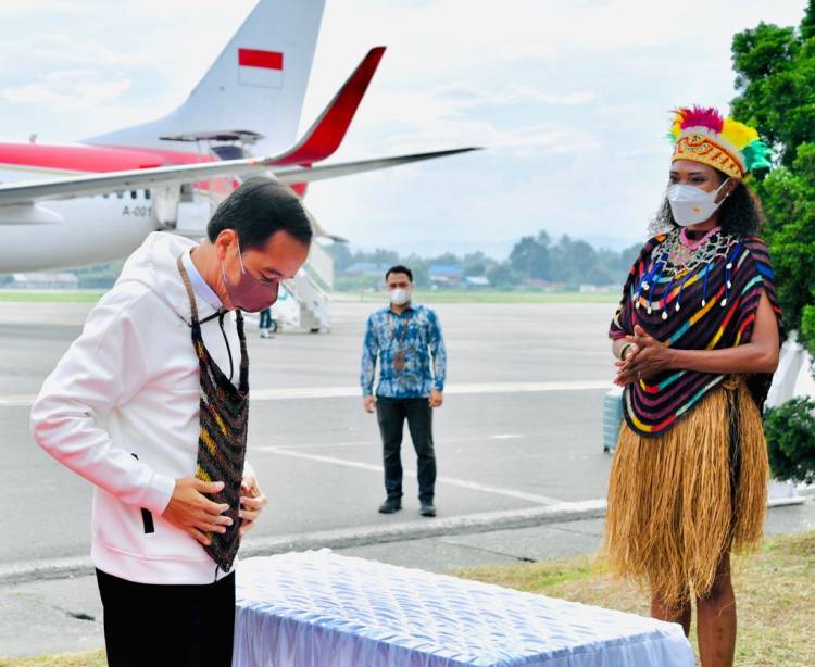 Tiba di Papua, Presiden disambut Tarian Selamat Datang