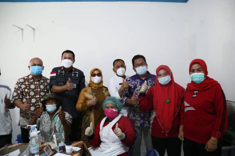 Wabup Labuhanbatu Menghadiri Vaksinasi Massal
