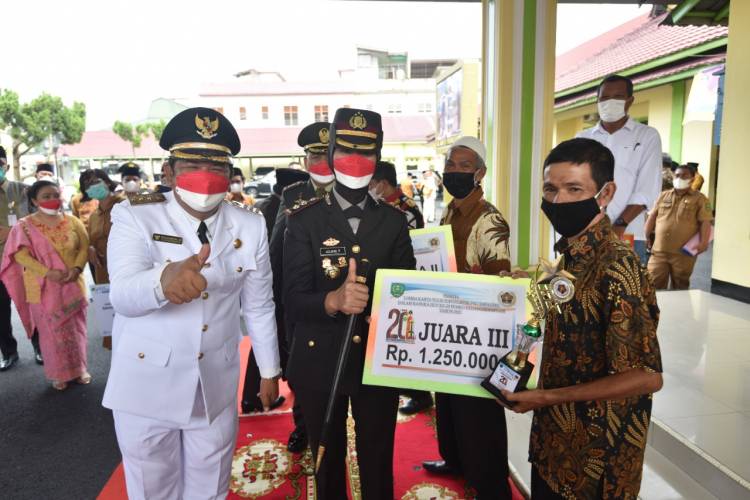 Wartawan PelitaBatak.com Juara Karya Tulis Jurnalistik Peringatan HUT Pemko Sidimpuan