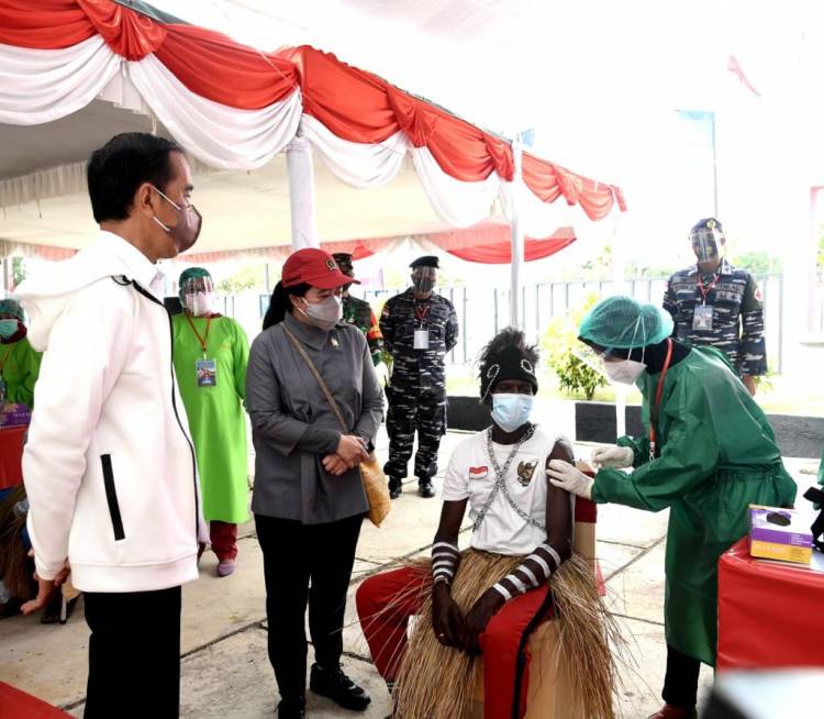 Presiden Pastikan Vaksinasi Merata dari Sabang sampai Merauke
