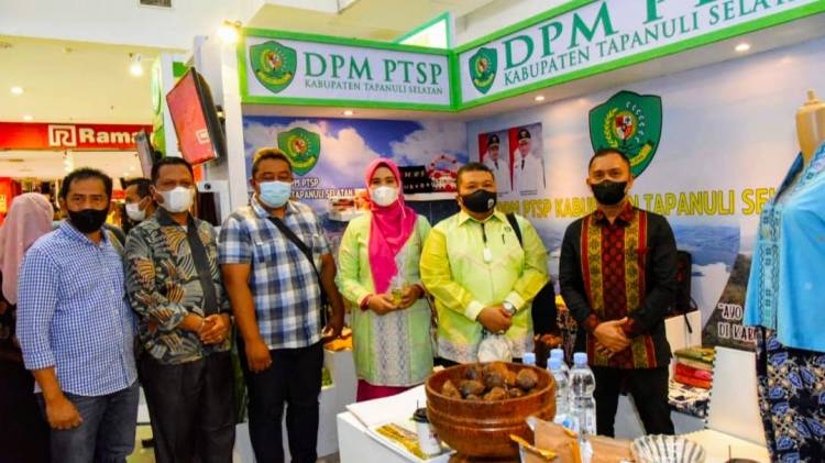 Tenun Sipirok Dan Batik Batangtoru Tapsel Pamer Di Gebyar Produksi Unggulan Daerah