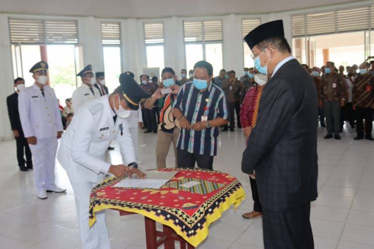 Lantik 14 Pejabat Adminstrator Di Lingkungan Pemerintahan Nias Utara, Yusman Zega: Rotasi Dilakukan Untuk Memberikan Suasana Baru