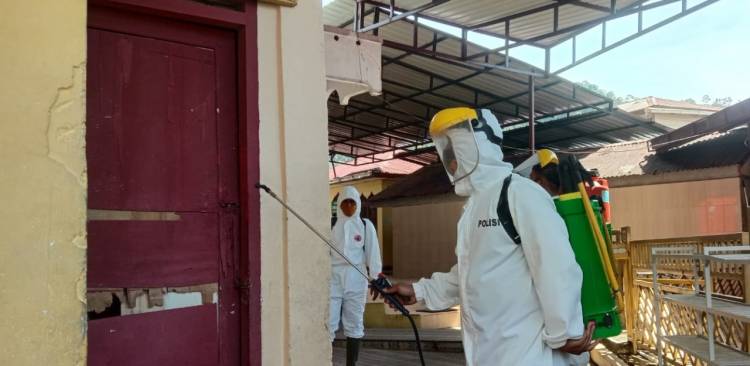 Cegah Penyebaran Covid-19, Batalyon C Pelopor Brimob Polda Sumut Intensifkan Penyemprotan Disinfektan