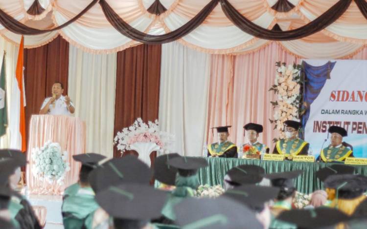 Walikota Sidimpuan Hadiri Wisuda Sarjana IPTS