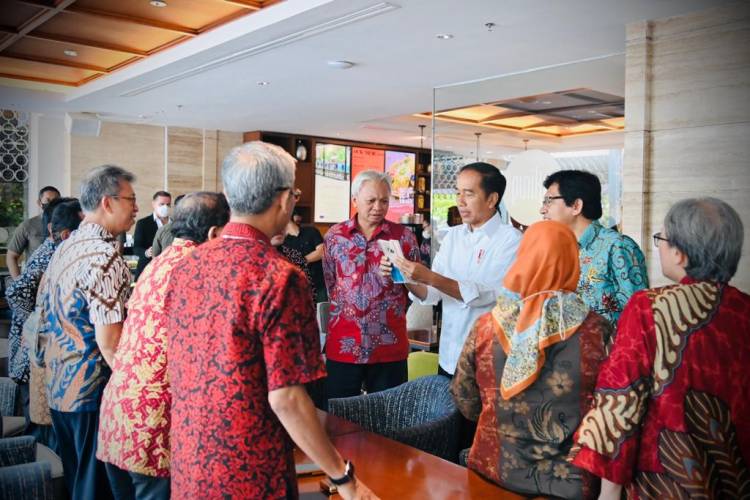Berkunjung ke Yogyakarta, Presiden Jokowi Temui Teman Semasa Kuliah