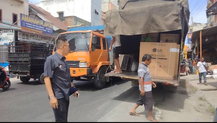 Kerap Macet Jalinsum Kotapinang, Bupati Labusel Atur Truk Barang Parkir Sembarangan