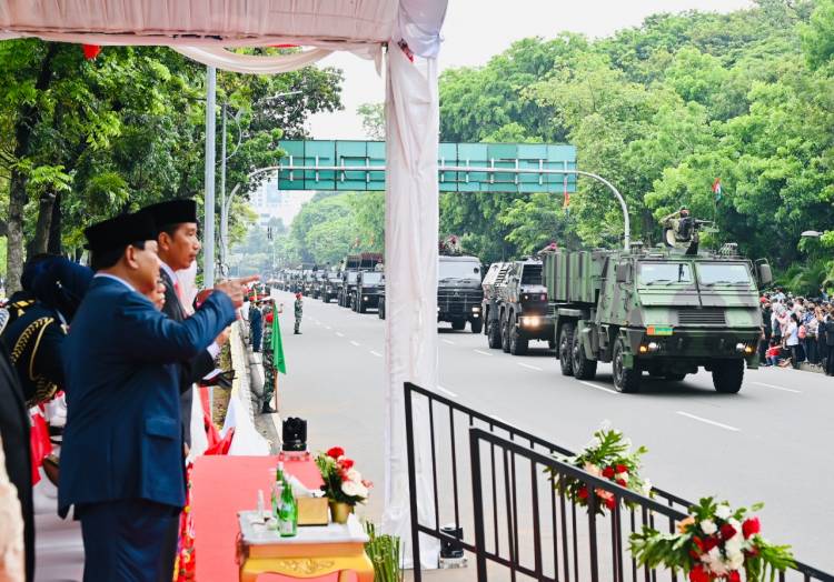Saksikan Defile Alutsista, Presiden: Bentuk Kesiapan TNI Hadapi Perubahan Geopolitik