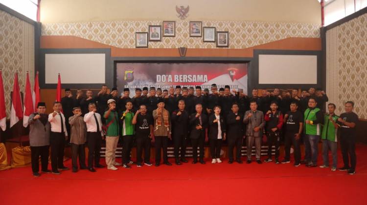 Dansat Brimob Polda Sumut Pimpin Doa Bersama Untuk Korban Stadion Kanjuruhan Malang