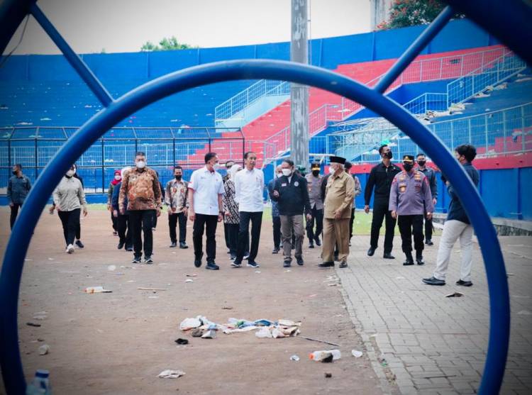 Presiden Jokowi Kunjungi Korban Tragedi Kanjuruhan di Malang