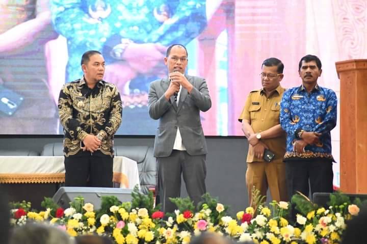 Bupati Humbahas Hadiri Rapat Pendeta HKBP Di Jetun Silangit Taput