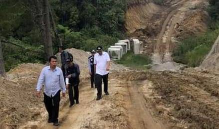 Bupati Humbahas Tinjau Pembangunan Jalan di Pollung
