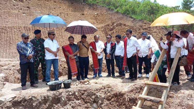 Raja Napitu Negeri Tipang Turut Doakan Pembangunan Tugu Raja Manalu