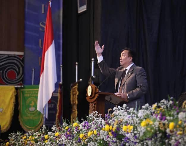 Pernyataan Effendi Simbolon di Wisuda UHN Jadi Sorotan, Sebut Perjuangan Orangtua Sekolahkan Anak Tak Perlu Didramatisasi