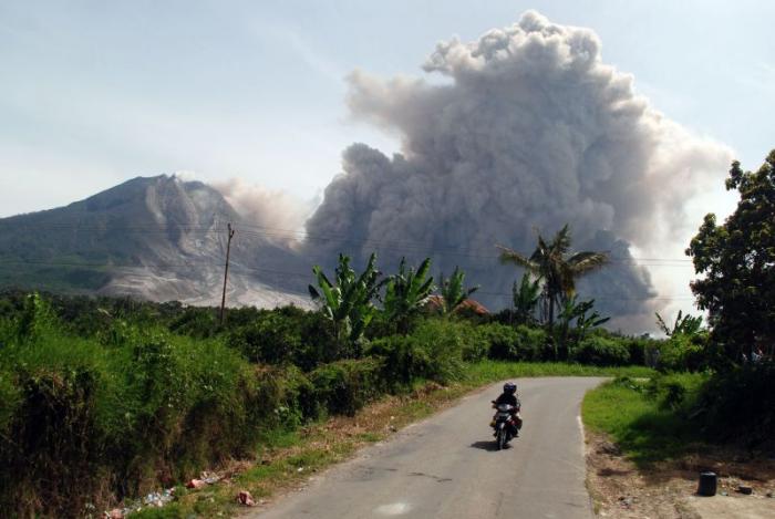 Gunung Sinabung Kembali Erupsi, 2,4 Juta Meter Kubik Kubah Lava Siap Dimuntahkan