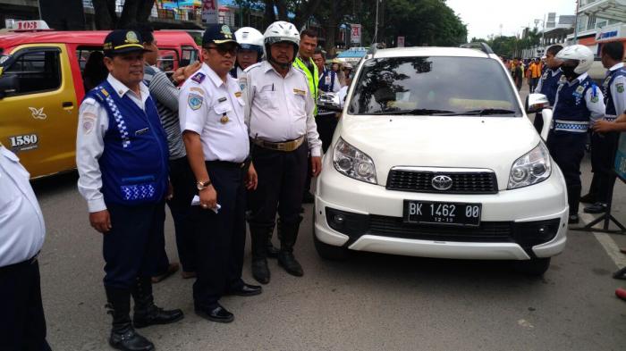 Di Medan Ada 6 Taksi Online Ditertibkan