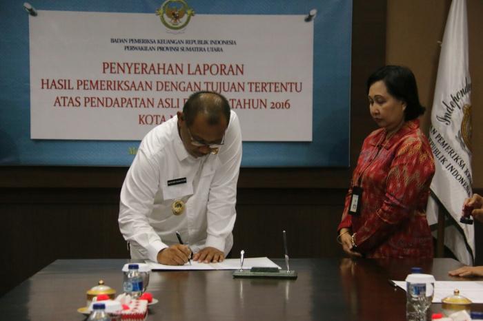BPK RI Serahkan LHP Atas Penerimaan PAD Kota Medan
