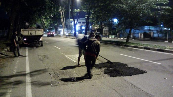 Dinas PU Tambal Sulam Jalanan Medan