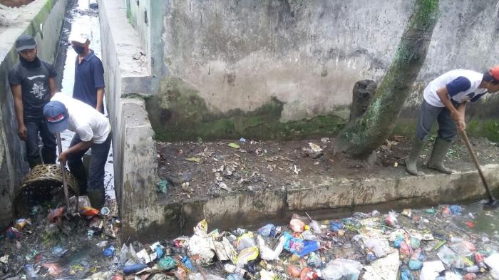 Jajaran Kecamatan Medan Amplas Normalisasi Drainase Jalan Speksi