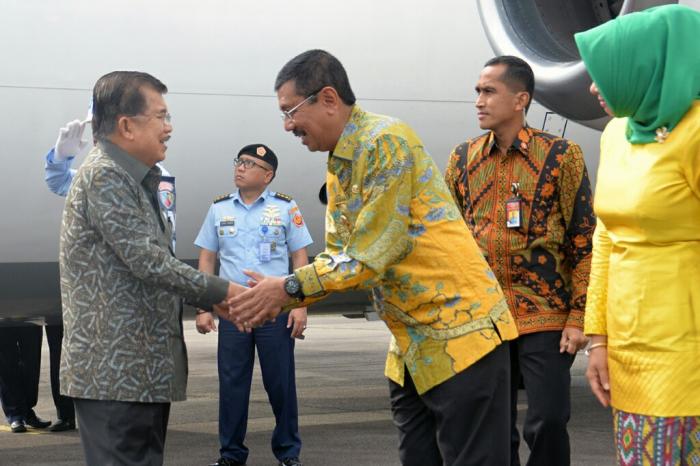 Jusuf Kalla dan Tengku Erry Saling Berbalas Pantun