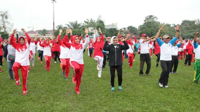 Hj Rita Maharani & Pangkostrad Senam Jantung Sehat Bersama Warga Medan Johor
