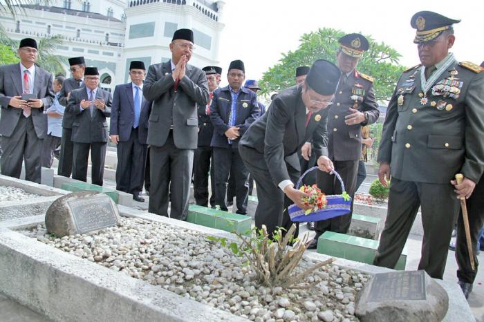 Gubernur Apresiasi Presiden Beri Psnghargaan Pahlawan Kepada Lafran Pane