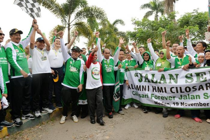 Mendikbud dan Gubsu Bersama Ribuan Peserta Meriahkan Jalan Sehat KAHMI