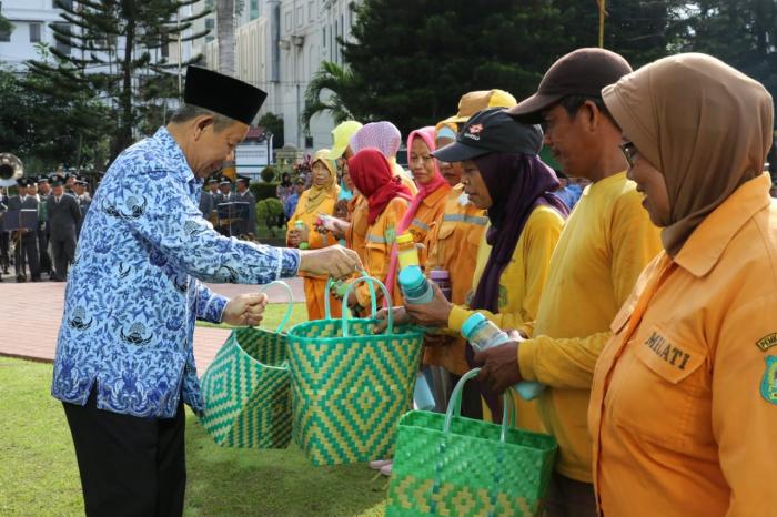 Pimpin Upacara Hari Pahlawan, Akhyar Nasution Panggil Petugas Kebersihan