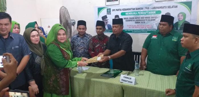 Pilkada Labuhanbatu Selatan : Istri Bupati Wildan Pendaftar Pertama, PKB Labusel Prioritaskan Kader NU