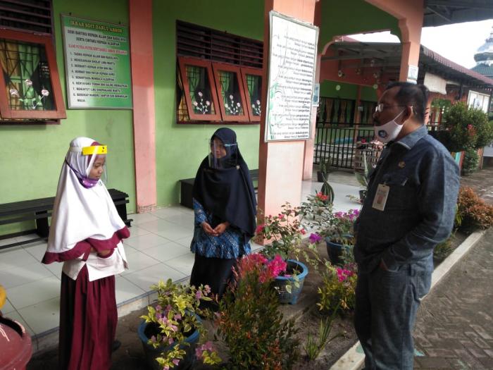Tim Disdik Batubara Lakukan Kunjungan Kebeberapa sekolah Tatap Muka