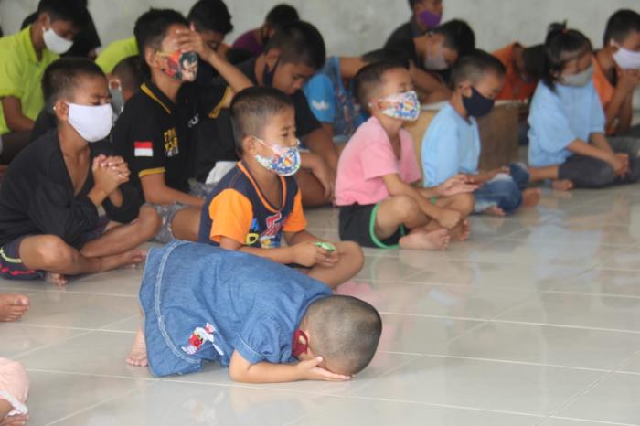 HUT Korps Brimob Polri Ke-75, Anjangsana Sat Brimob Polda Sumut Bagikan Paket Sembako Ke Panti Asuhan