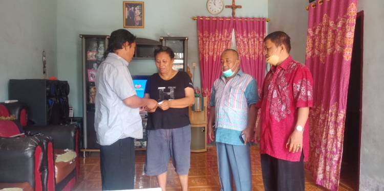 PWI Sumut Serahkan Bantuan ke Keluarga Almarhum Alamsyah Siregar dan Togang Sitorus
