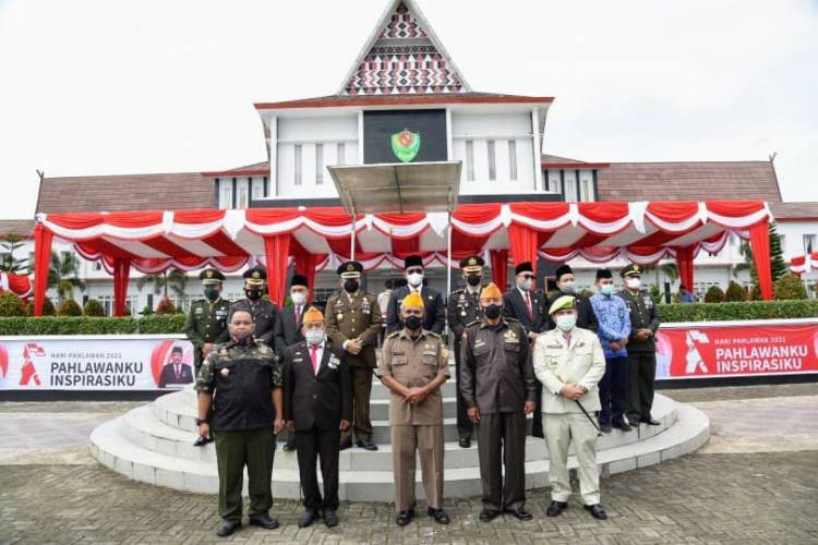 Wabup Tapsel Bacakan Amanat Mensos RI di Peringatan Hari Pahlawan