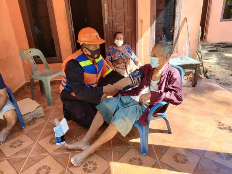 Quick Response, Brimob Polda Sumut Bantu Korban Banjir di Kabupaten Sergei
