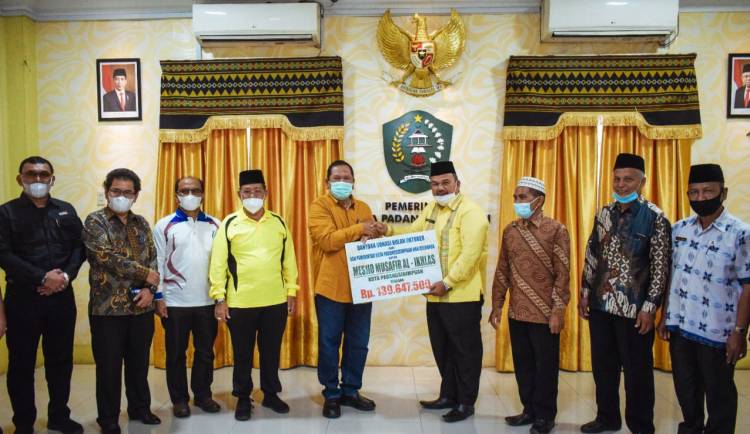 Walikota Sidimpuan Serahkan Bantuan Pembangunan Masjid Musafir Al Ikhlas