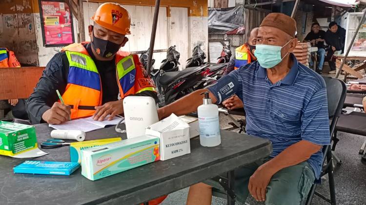 Quick Response, Brimob Polda Sumut Berikan Pelayanan Kesehatan di Tebing Tinggi