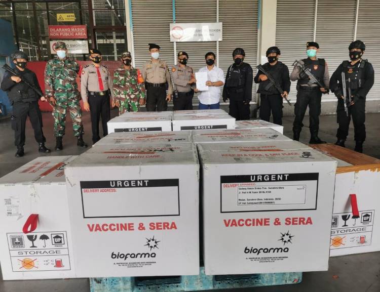 Brimob Polda Sumut Kawal Kedatangan 145.000 Dosis Vaksin Astrazeneca