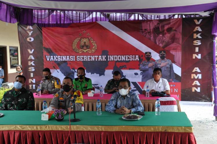 Polres Humbang Hasundutan Gelar Vaksinasi Serentak Indonesia Yang Terhubung Dengan Kapolri Melalui Zoom Meeting