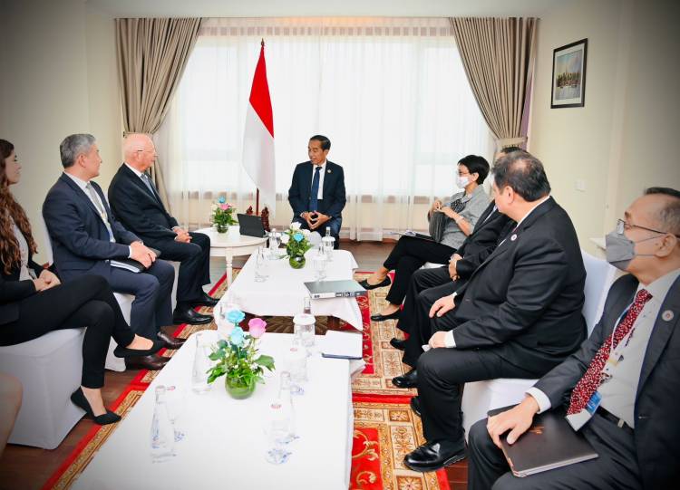 Terima Executive Chairman WEF, Presiden Diskusi soal Kondisi Ekonomi Global