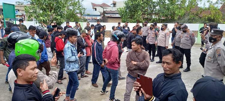 Kecewa UPT Kehutanan Wilayah XIII Doloksanggul Provsu, Kelompok Tani Hutan (KTH) Humbang Hasundutan Dan Samosir Sampaikan Sikap