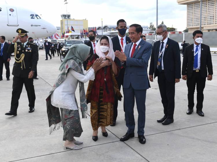 Presiden Jokowi dan Ibu Iriana Bertolak Menuju Tanah Air