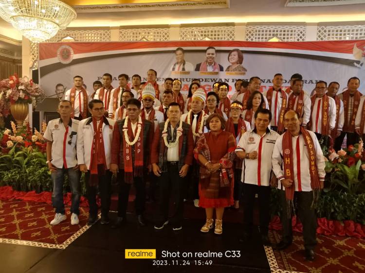 Lamsiang Sitompul Lantik Tomson Marisi Parapat Ketua DPD Sumut Horas Bangso Batak